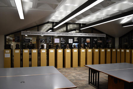 Evening image of the exhibition.